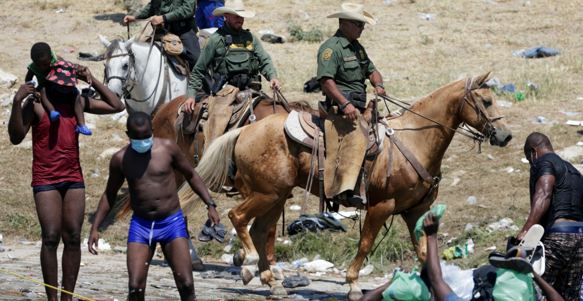 Inmigracion, Texas, ataque, caballos, investigacion